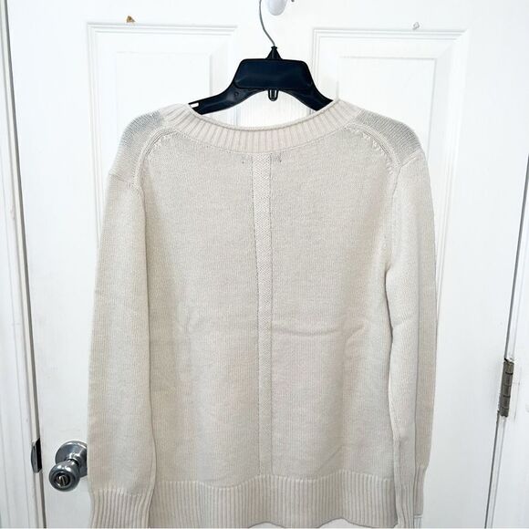 Banana Republic essential Vneck Sweater w Long sleeves &ribbed neck, arms& cuff - Picture 3 of 12